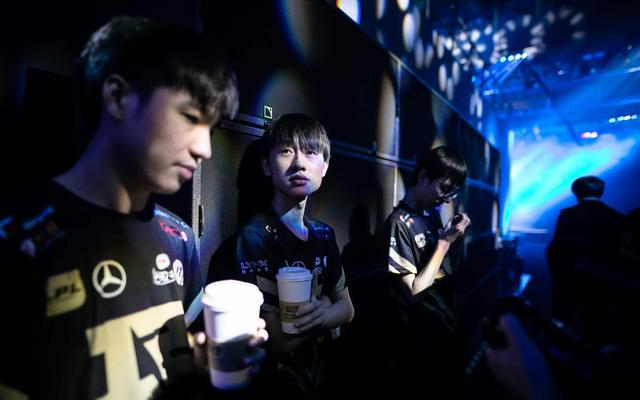 英雄联盟遇挂机怎么办？Letme来支招，这招太可爱了