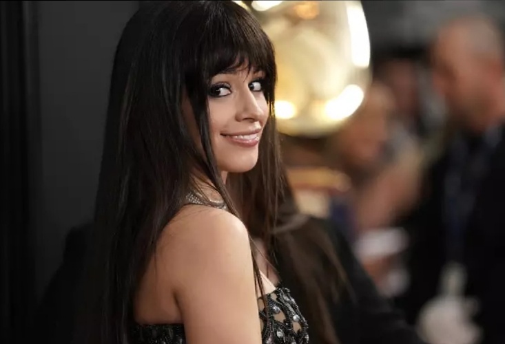 卡妹亚裔装扮,卡妹格莱美造型