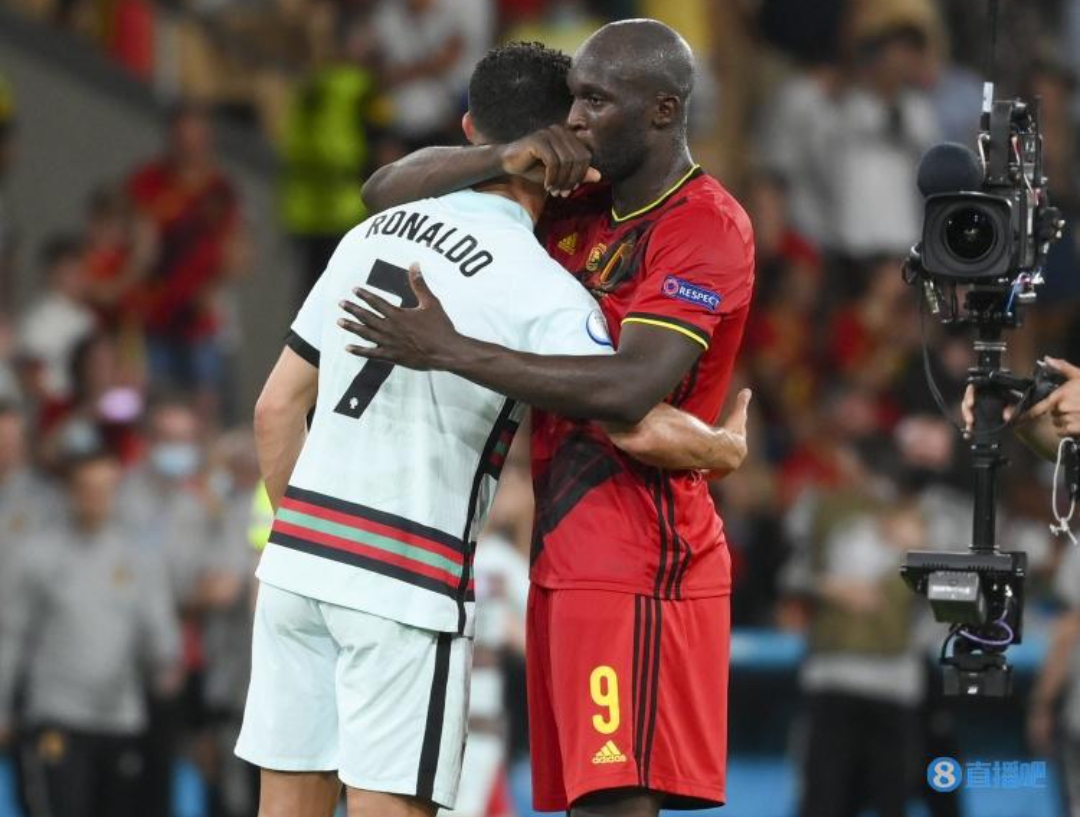 赛后卢卡库德布劳内,卢卡库赛后抱梅西