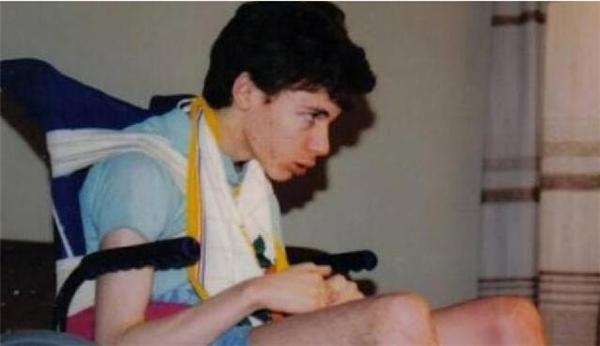 幽灵男孩马丁什么病,幽灵男孩马丁患病卧床