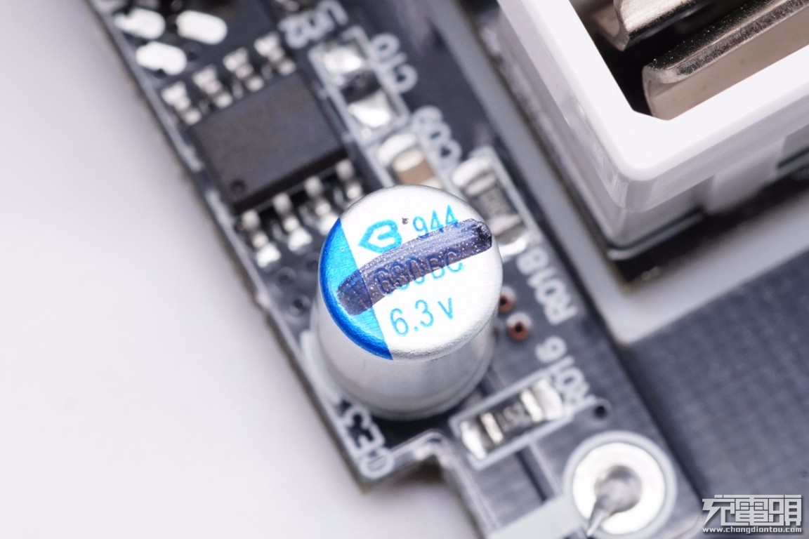 公牛插座新款和老款拆解,带USB接口公牛插排