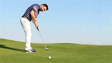 高尔夫球大小是不是统一,高尔夫球的标准杆是什么样的