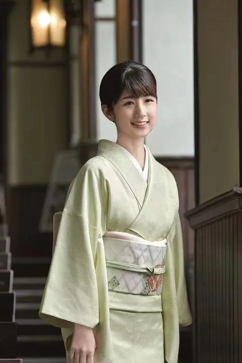 小仓优子晒素颜照被粉丝赞少女感十足，原来真的有逆生长哦