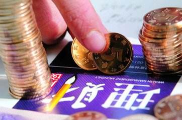 网贷高风险了还能借1万块钱吗,网贷利息揭秘