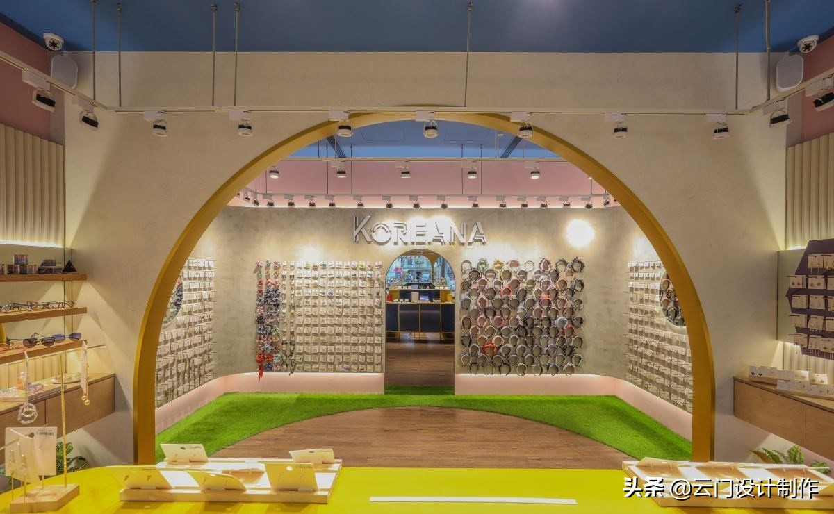 饰品游乐园！回转寿司陈列台与粉嫩饰品墙混搭，满足少女们购物欲