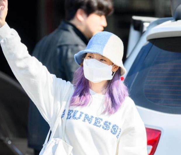 染发可以使毛躁的头发柔顺吗,染发后用什么护理方法头发不干枯