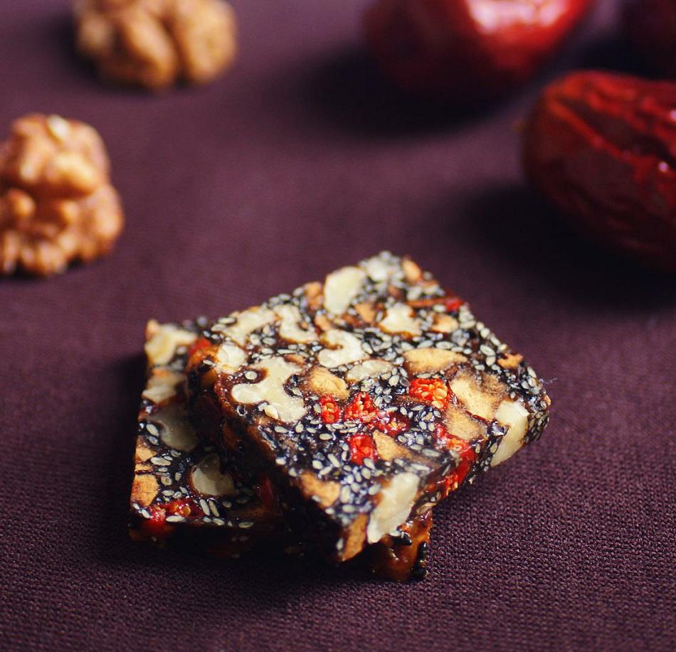 妈咪和老妈亲手制作纯手工阿胶糕,自制阿胶糕可以调理月经