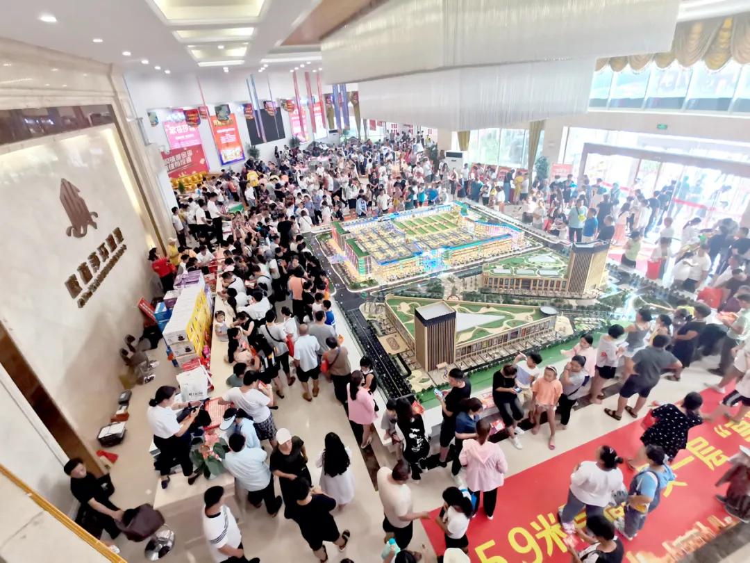 大惠天下轰动安阳8月9日欧蓓莎环球港首场福利引爆安阳