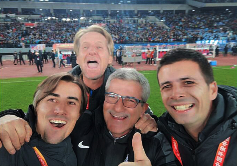 一方引内援如此费劲？二赵最好全拿下！于汉超一张旧照引球迷猜想