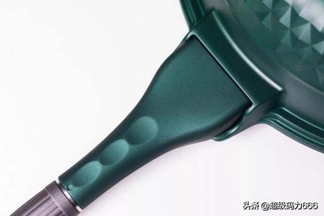 煎蛋不用油的平底锅,煎蛋不用油可以做吗