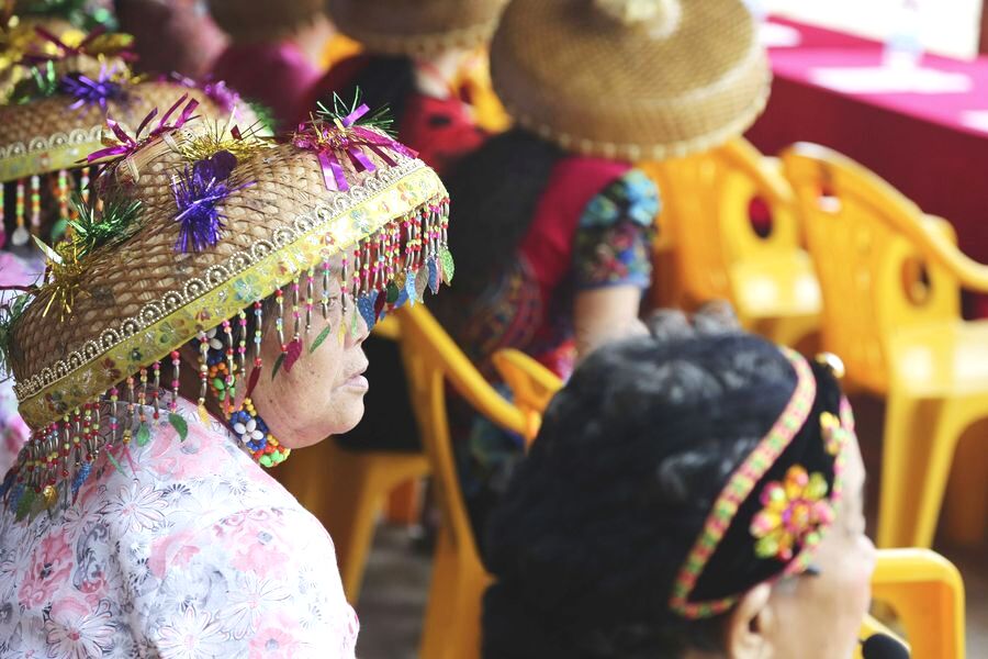 以船为家在水上生活漂泊不定,以船为家的疍家人