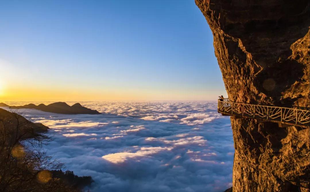 腾云驾雾观云海,腾云驾雾来到人间欣赏美景