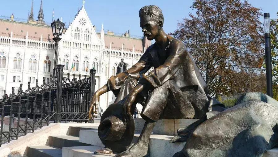 诗人或流浪者，街头艺人是一种什么生物？