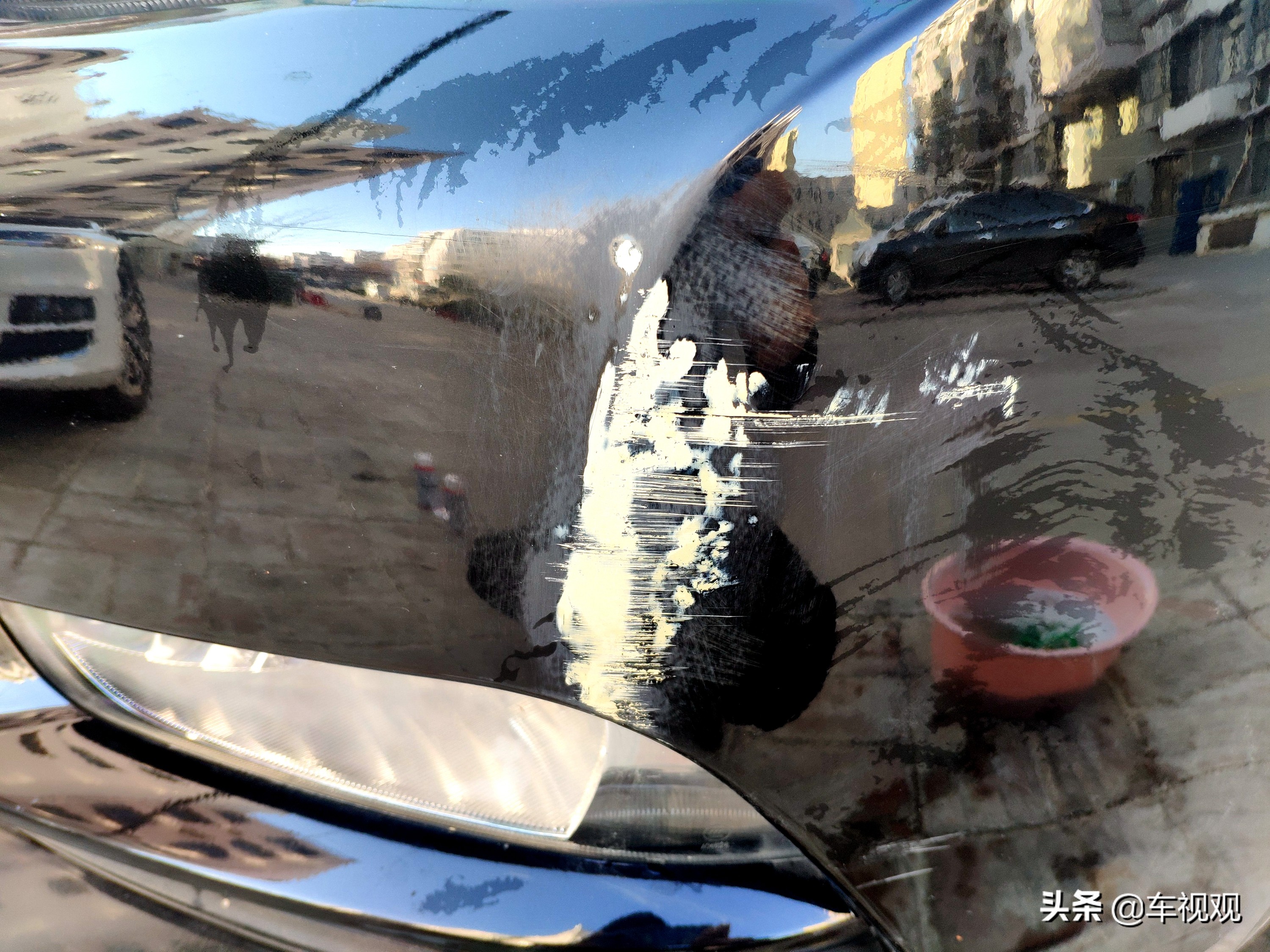 刮蹭车漆修补喷漆流程,黑车漆被刮怎么用自喷漆修复