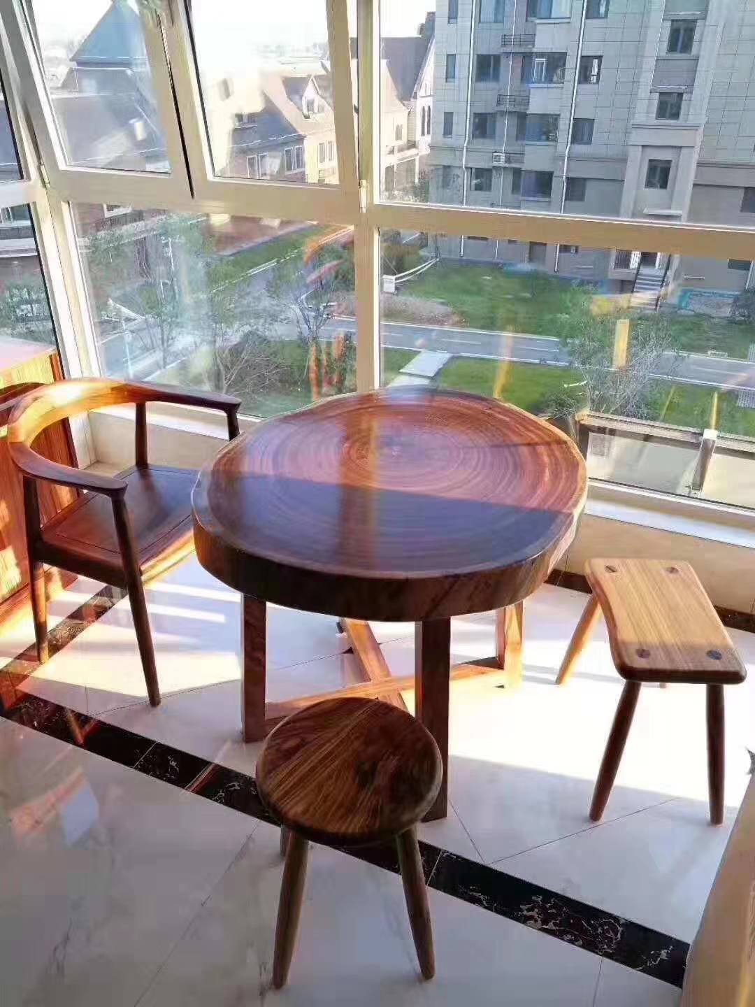 暗访东莞天价大板生产基地,原料全是称斤烂木头,富豪还排队来买