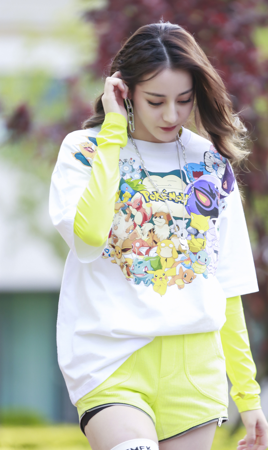 优衣库与kaws联名t恤 (优衣库kaws联名t恤图片)