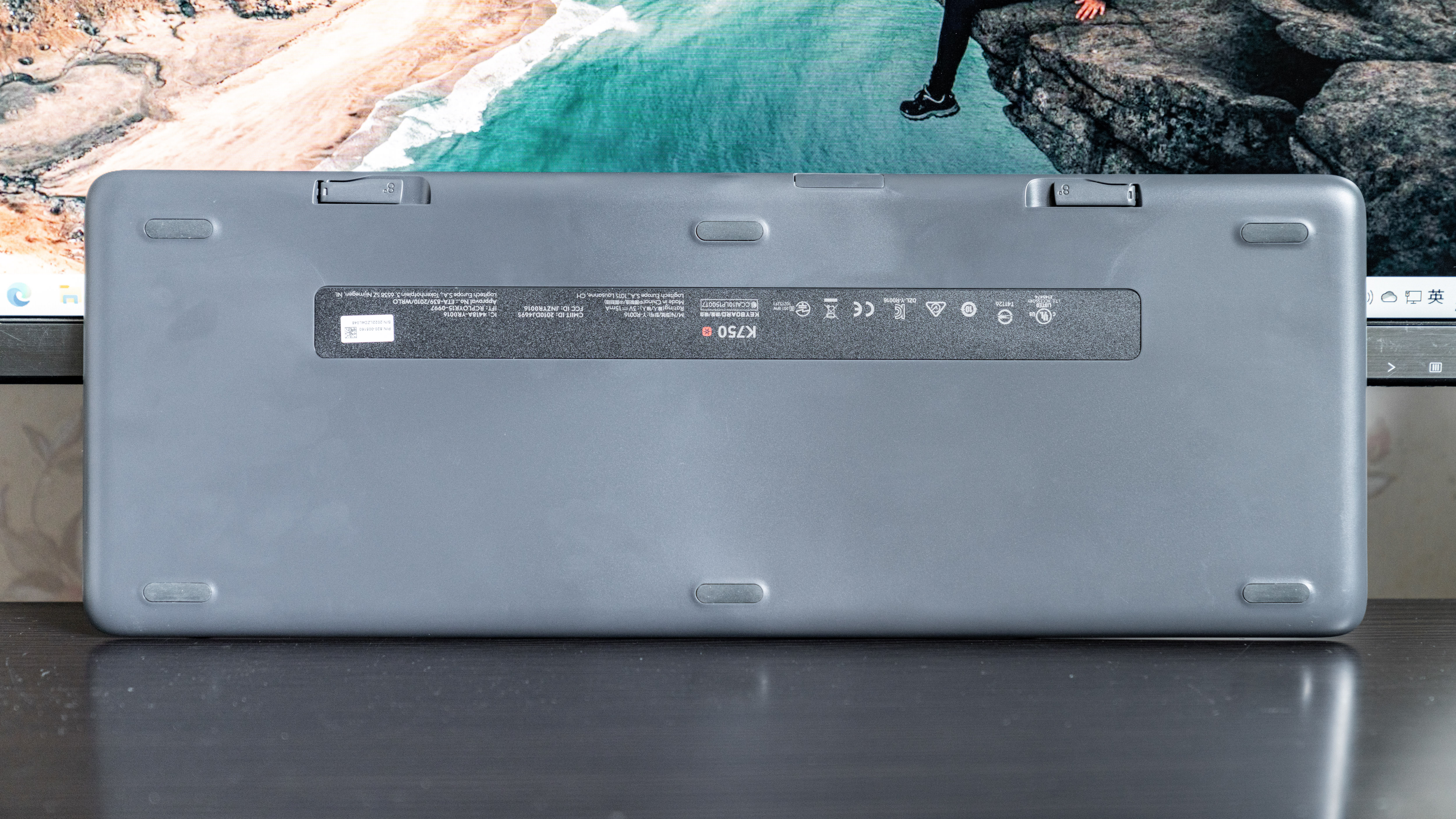 罗技键盘780和罗技k750,罗技k750无线键盘有电池的吗