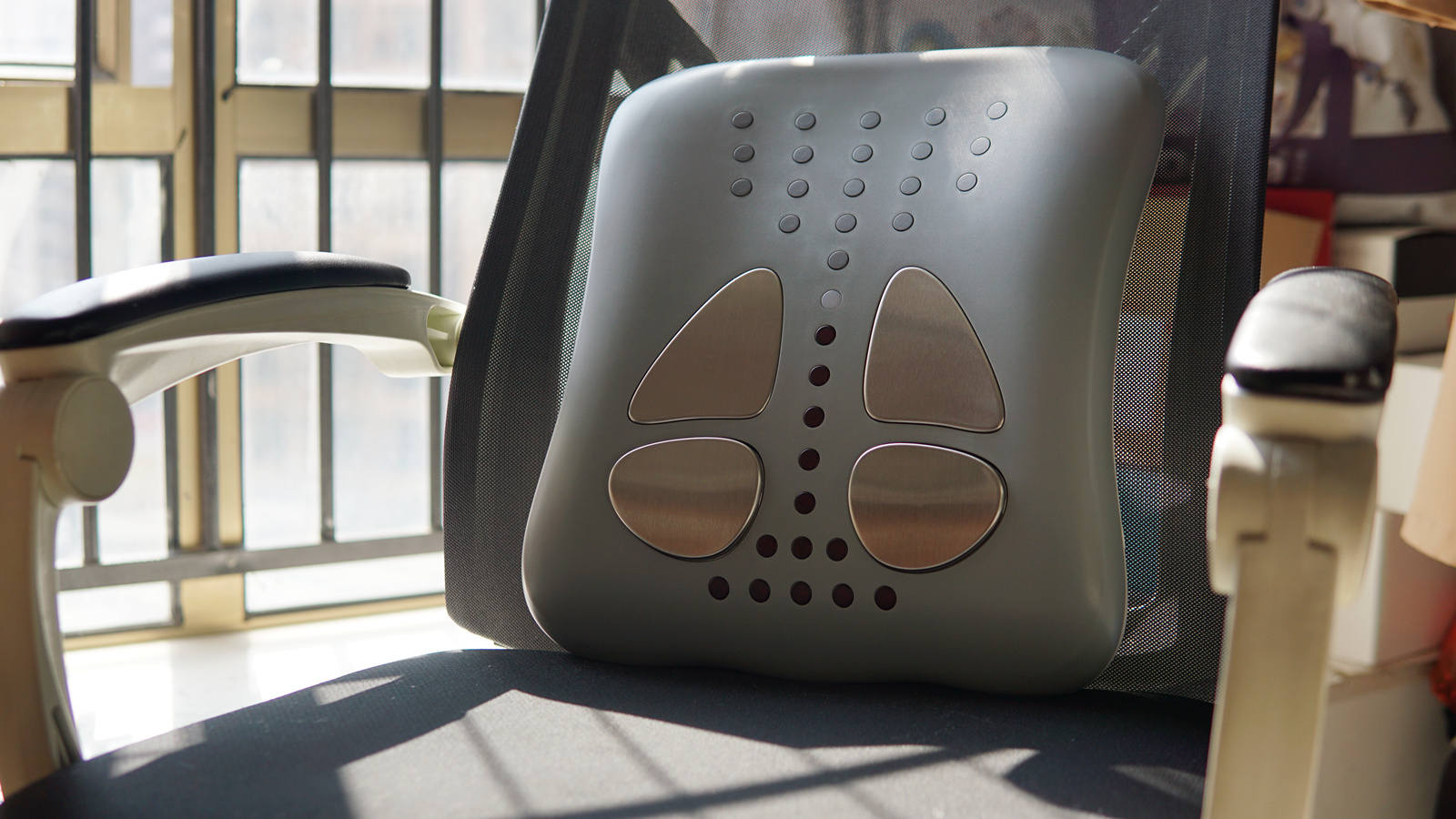 电动腰椎按摩器倍轻松,腰椎拉伸智能按摩器