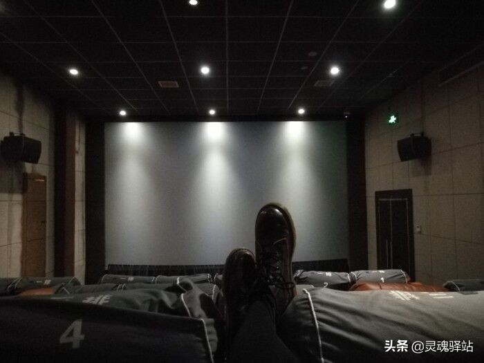 《孤独之心电影院》——一个打开封闭心灵，解除坚硬铠甲的地方