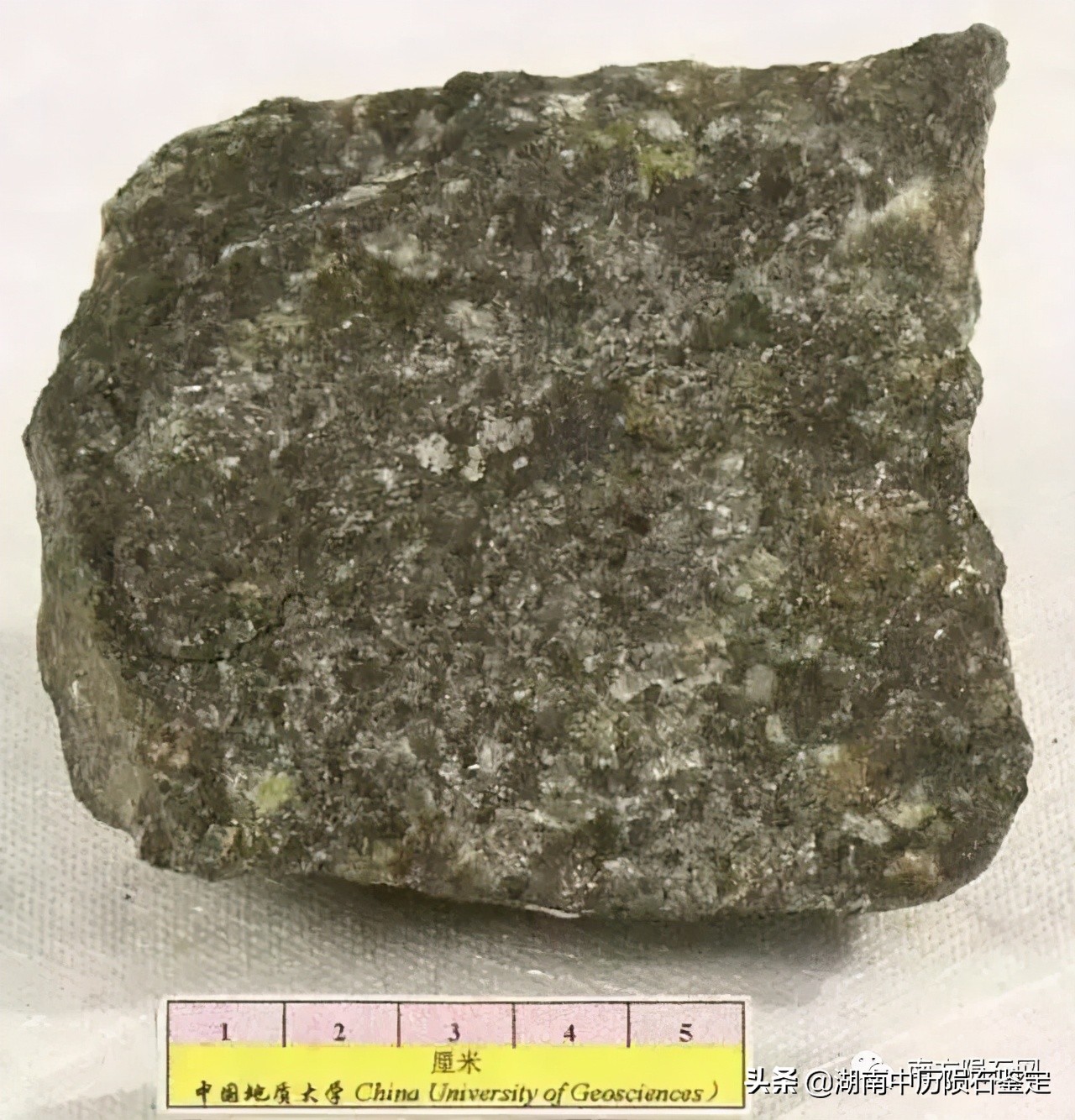 月球陨石与地球矿石的区别,月球陨石和矿石有什么区别