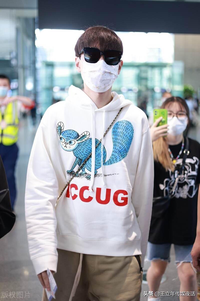 汪苏泷弗斯特专辑销量,汪苏泷微微一笑很倾城领奖现场