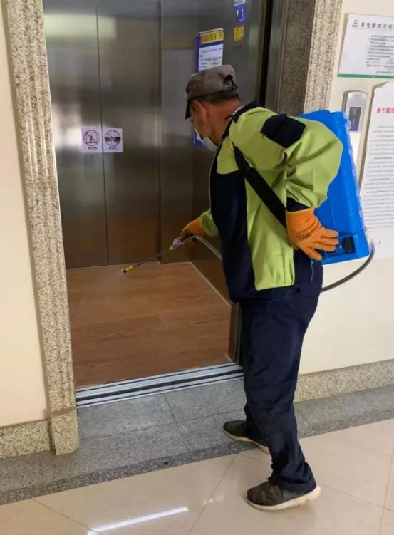 伊宁县疫情之下的我们,疫情期间医务人员不退缩