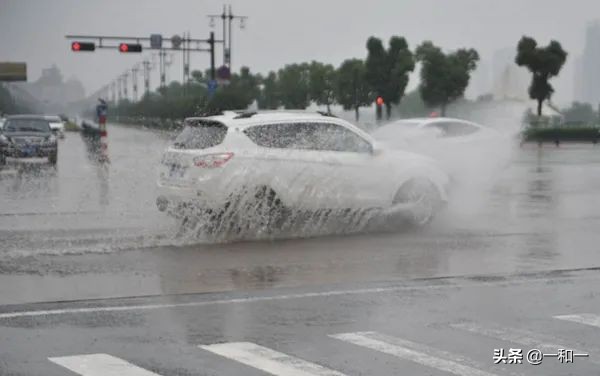 车辆涉水该怎么正确操作,涉水开车惯用的几个技巧