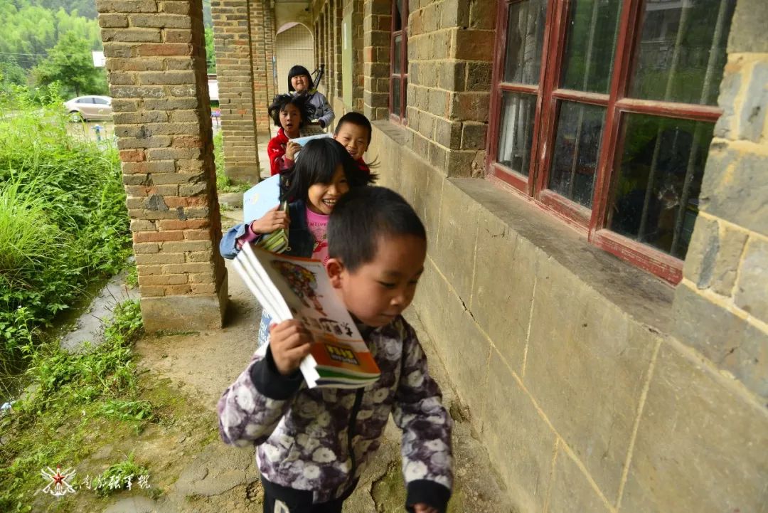 贫困山区学校爱心公益,只有七个学生的乡村学校