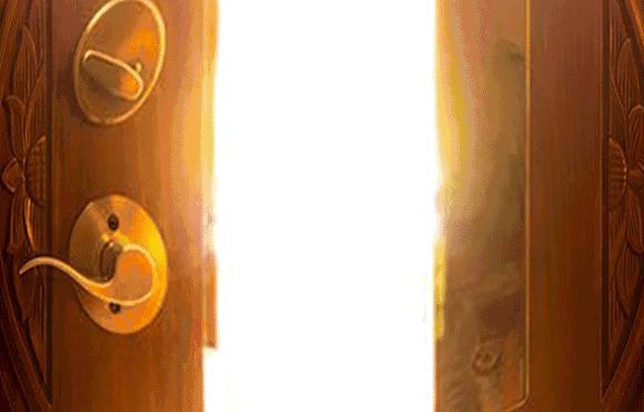 纪梵希卡地亚香奈儿,房间里堆满了衣服