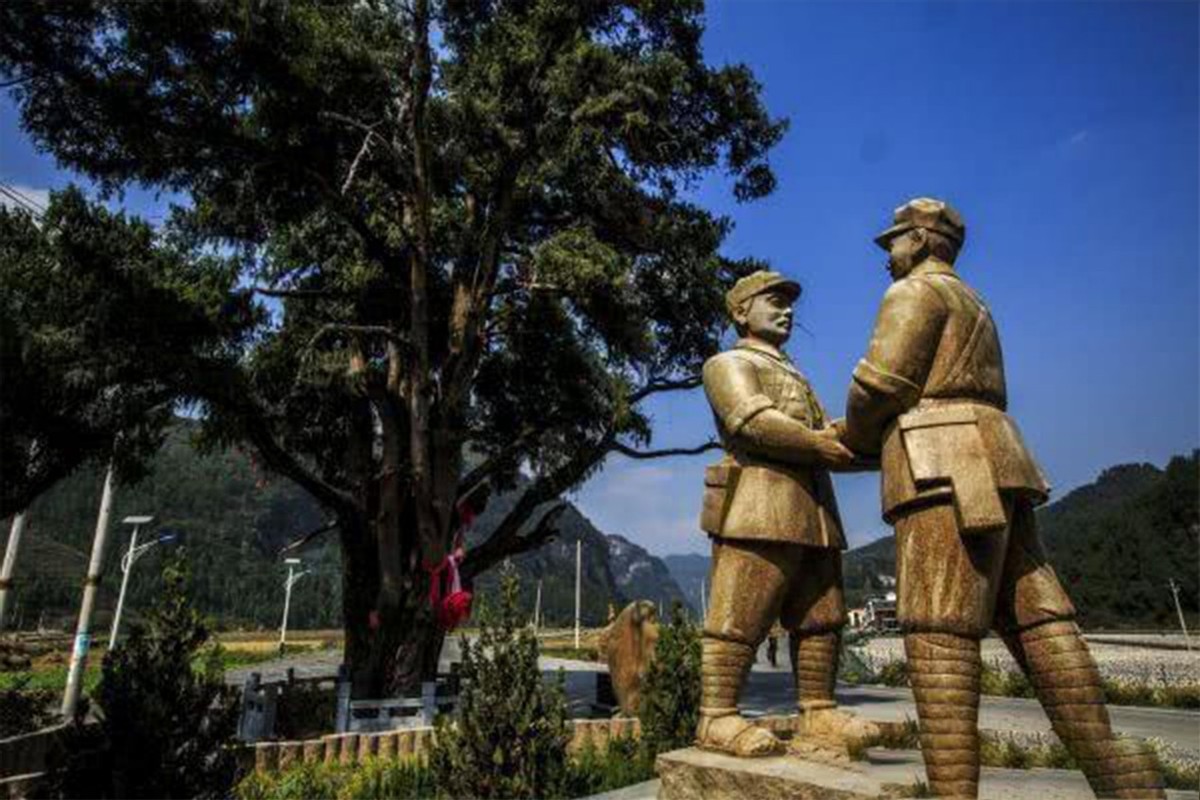 土地挖出一具红军尸体,重庆挖出一具脚镣遗骸