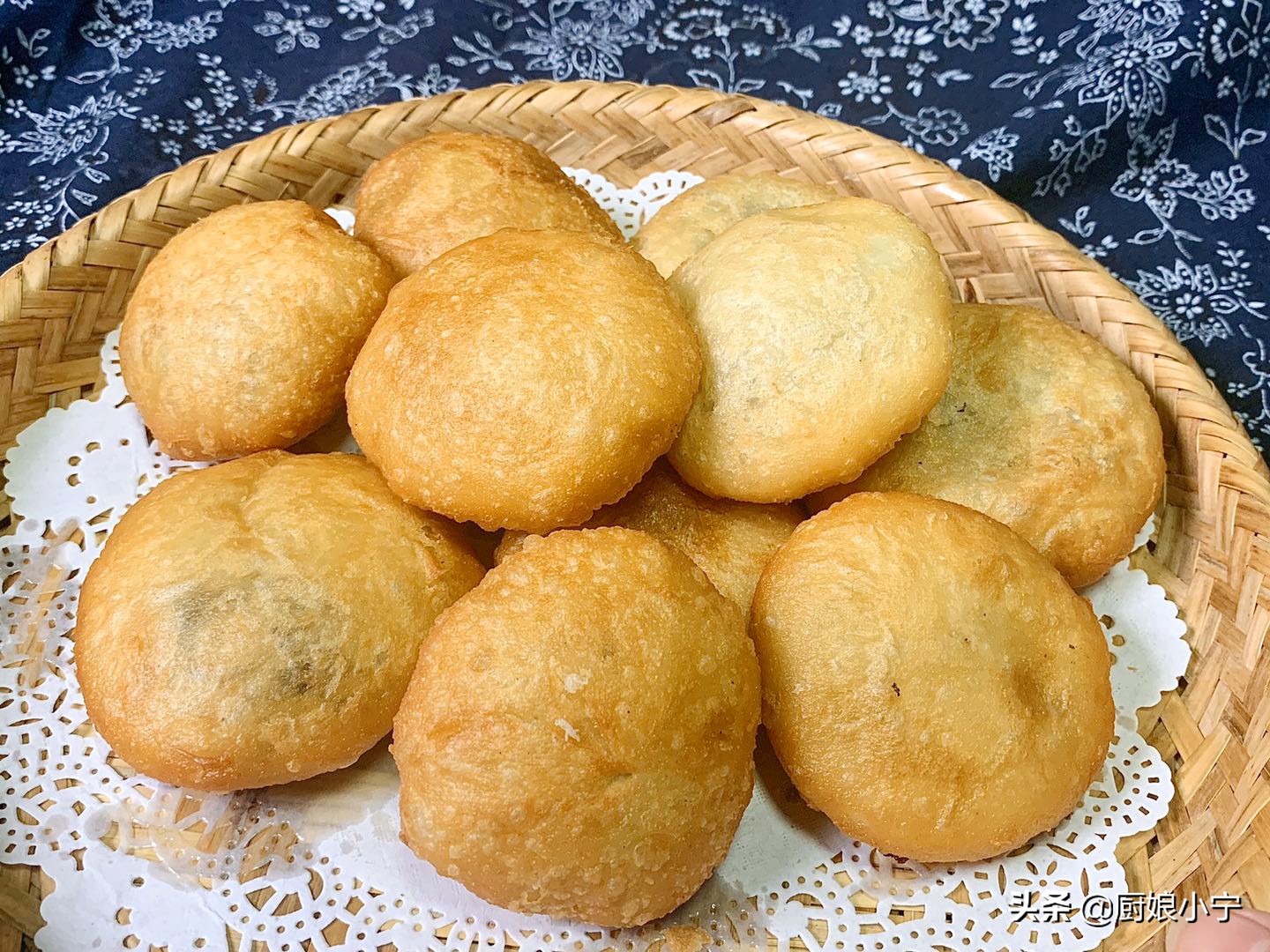 油炸糕怎么做才会蓬松酥脆视频,大黄米面油炸糕怎样做酥脆鼓大泡
