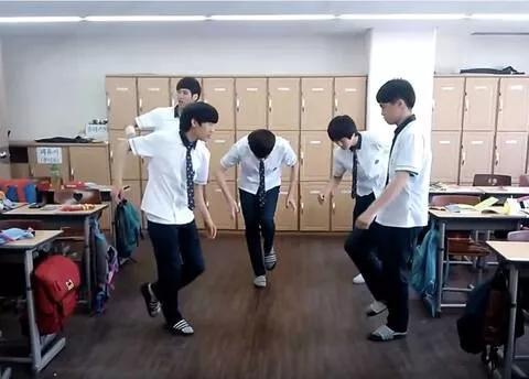 韩国人喜欢穿三条杠拖鞋吗,韩国人喜欢三线拖鞋吗