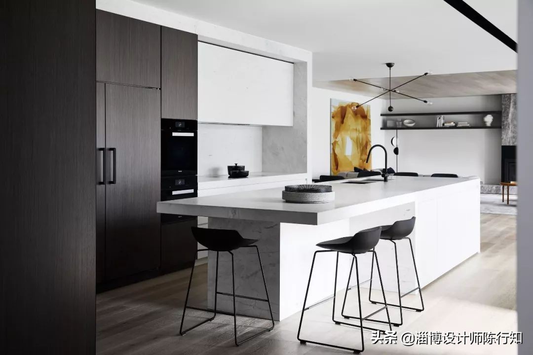 现代简约轻奢浅灰,轻奢和现代简约黑白灰的特点