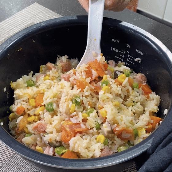 整个朋友圈都在刷《动森》，而我却爱上了在厨房刷锅