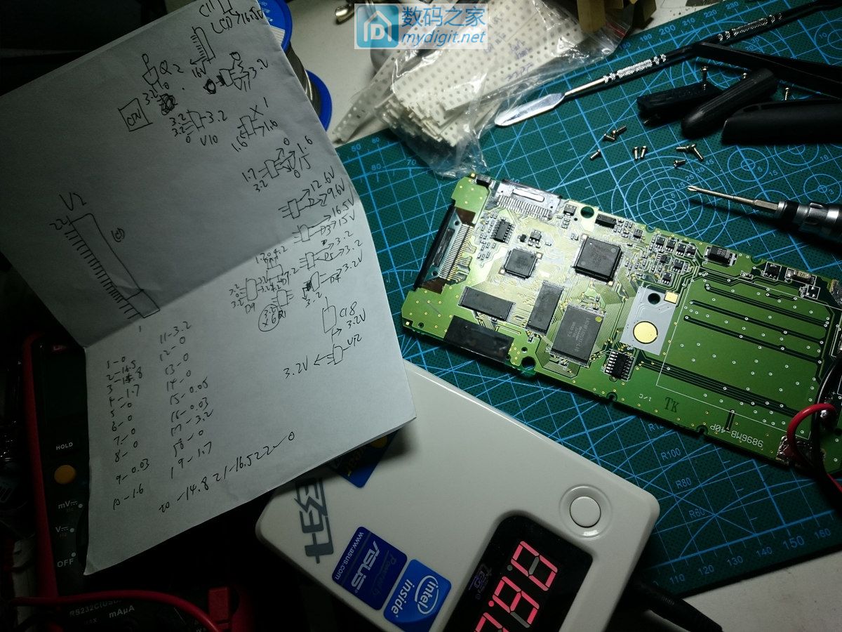 技术大佬秀操作！德州仪器TI-89图形计算器拆机维修及CPU超频