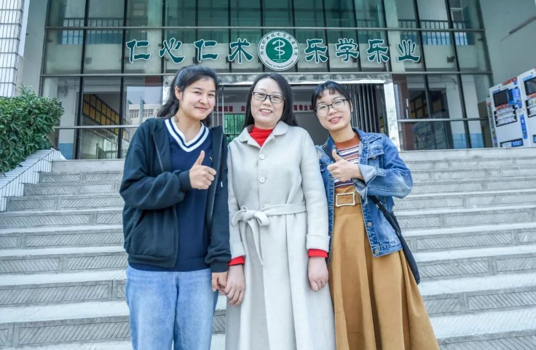 湖北50岁女大学生火了！平时上学节假日上班，还拿了国家奖学金