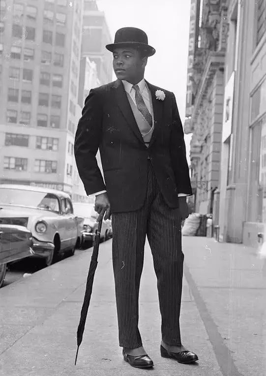 老照片里的旧时光在变幻的生命里,一张老照片展示着时代的变迁