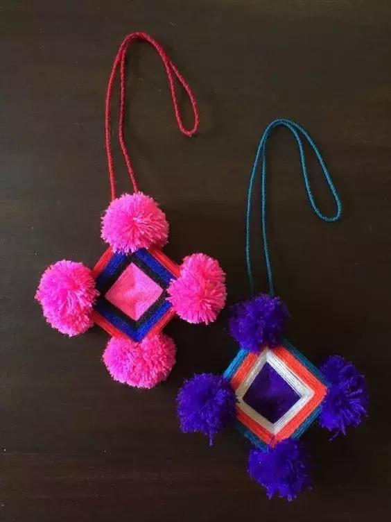 用筷子做出来的手工挂饰,用毛线做最简单的小挂饰