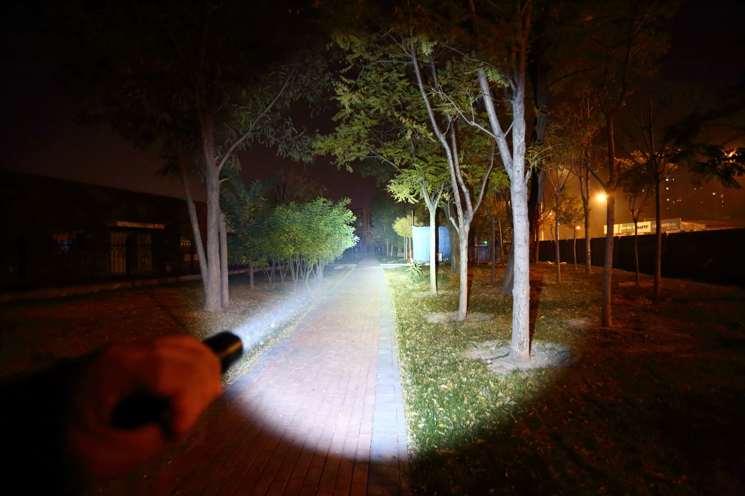 回归操作本质FENIXTK11TAC机械双模式战术电筒评测