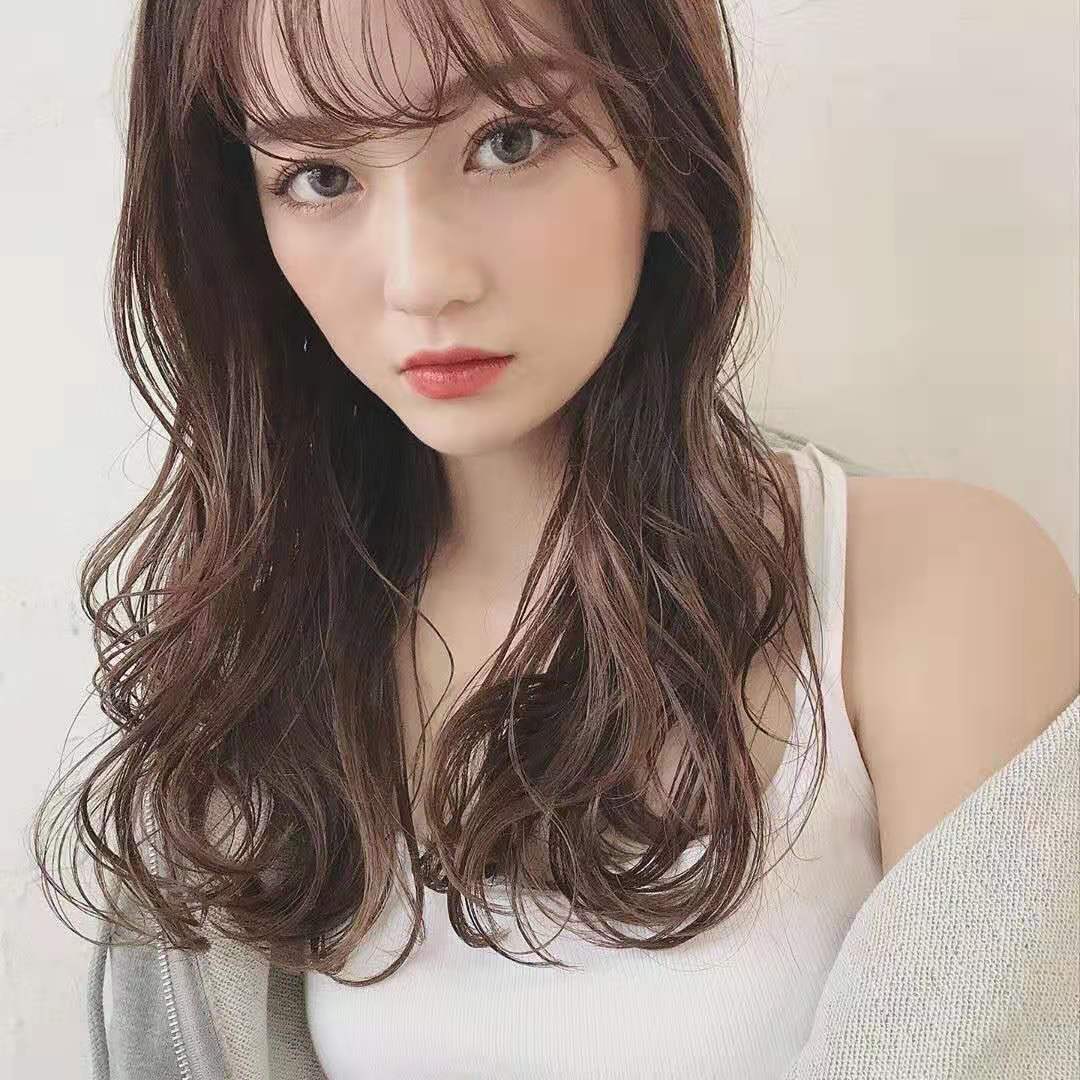 圆脸适合的短发发型烫发免打理,45岁减龄烫发发型免打理