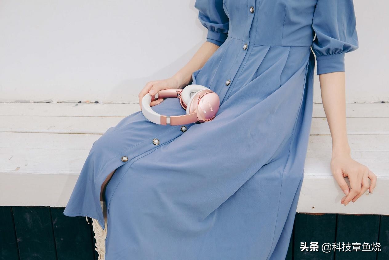 你说我馋BoseQC35II的颜色，其实我更馋它的声音