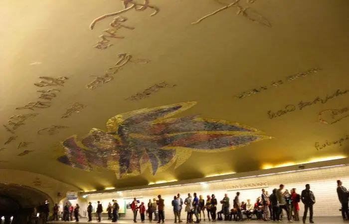 法国地铁脏乱差,法国地铁难闻的味道