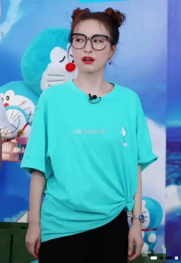 网曝吴昕直播卖400元T恤，因销量过低当场黑脸，本人发声亲自辟谣