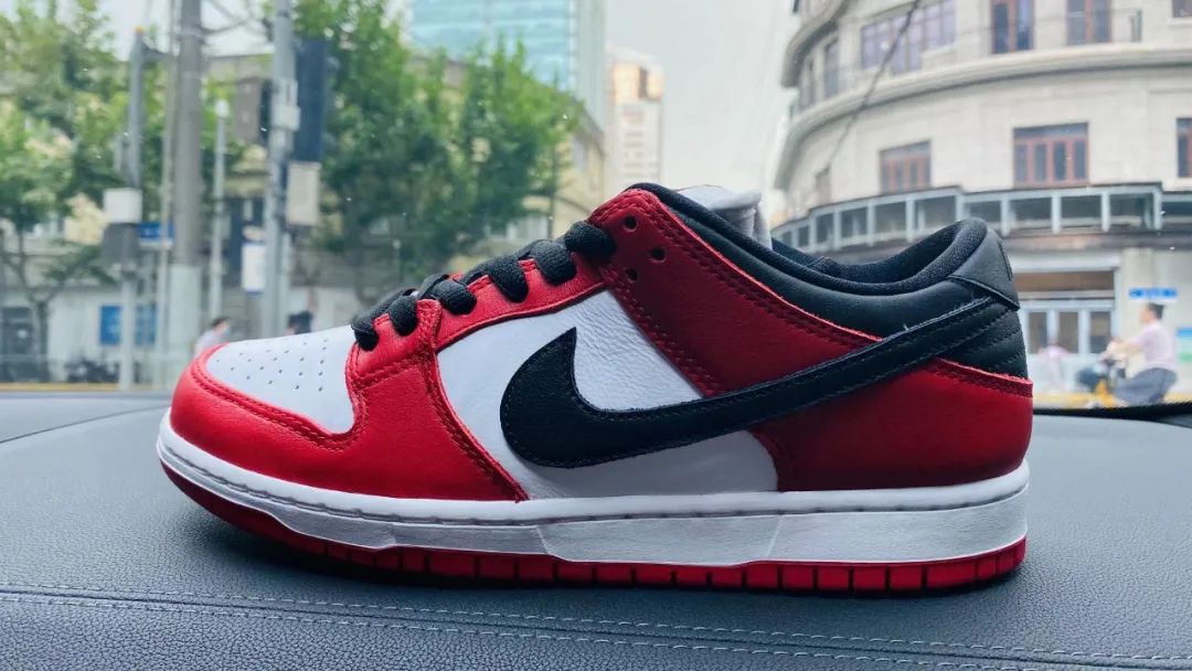 涨见识了!原来很多开宝马的都有一面鞋墙,穿的球鞋不上千就上万