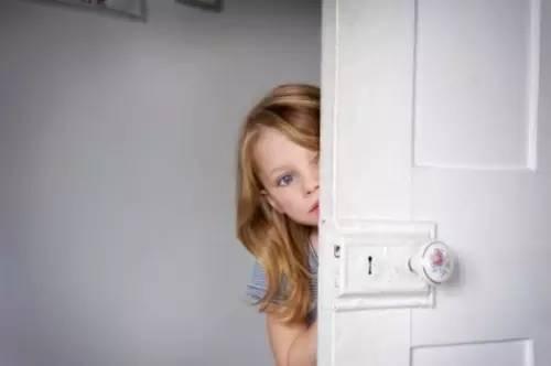 孩子总是不让关门害怕是怎么回事,孩子反锁门还有哪些解决办法