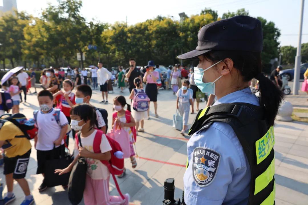 【我为群众办实事】开学“大片”，他们怎会缺席！