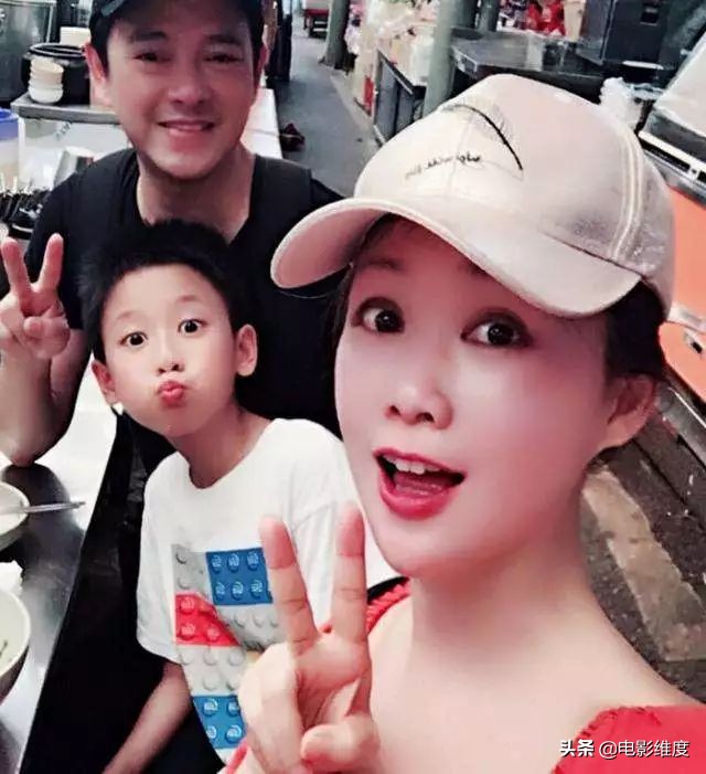 祝英台与马文才初相识梁小冰版,梁小冰祝英台被马文才亲吻