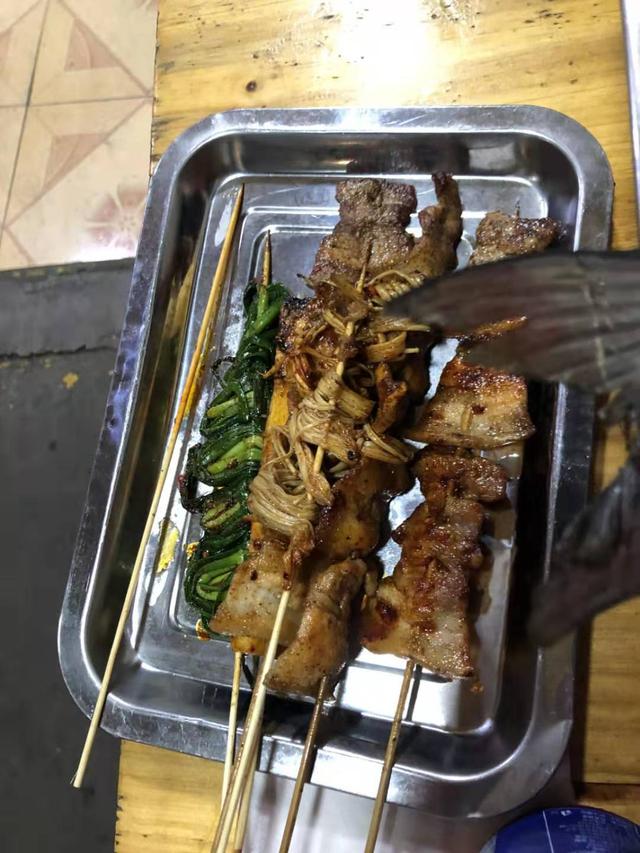 慢性肾衰痛风发作首选药物,痛风等于慢性肾衰竭吗