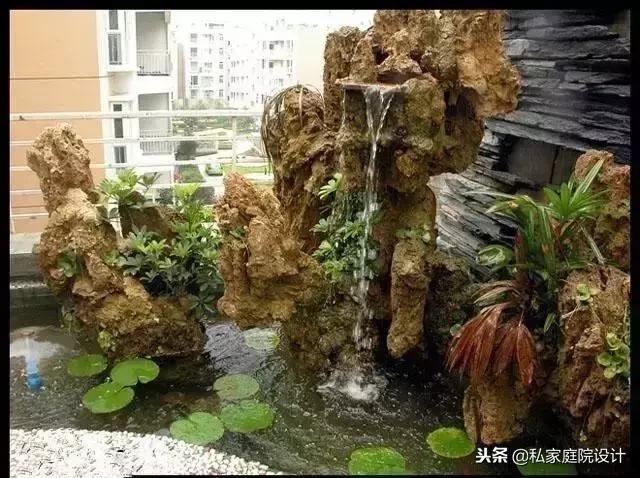 阳台角落鱼池假山流水景观制作,庭院假山鱼池景观设计效果图