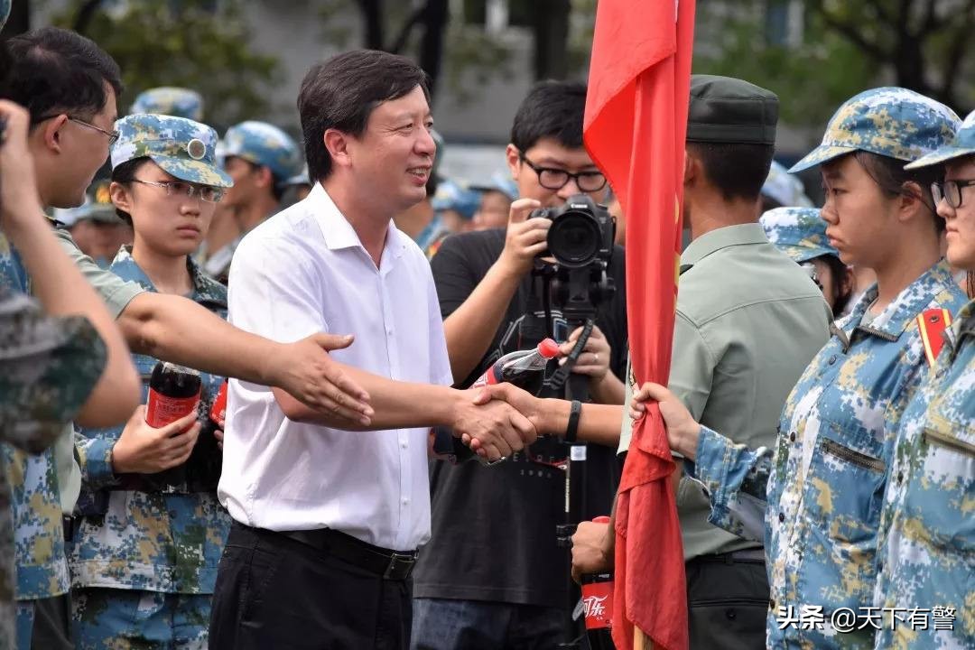 真正的军事训练跟军训有区别吗,中国军训是为了什么全民皆兵